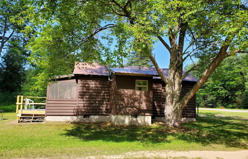 Hiawatha Cabins (Midway Cabins & Service) - Hiawatha Cabins (newer photo)